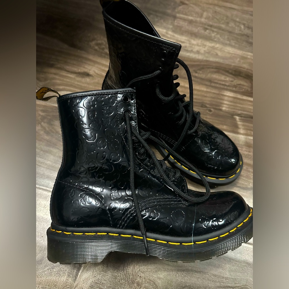 Dr. Martens booth. Black. Size 6